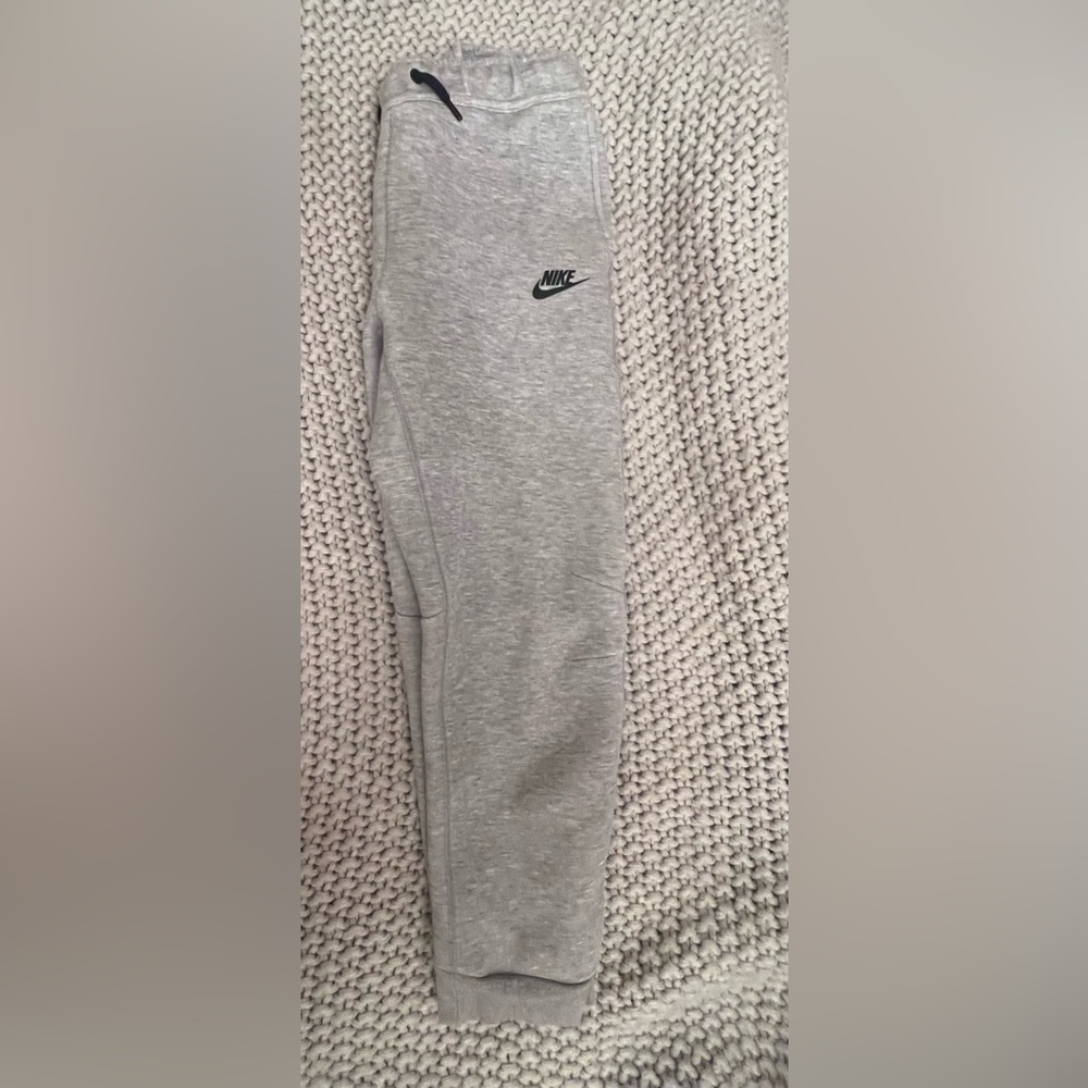 Nike tech fleece joggers, size extra-large boys gray!